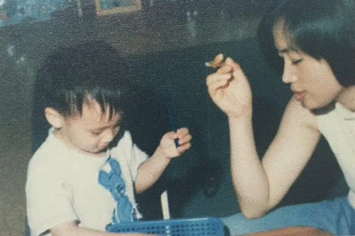 Kim Seok-jin with mother