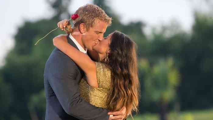 Sean Lowe kisses his wife, Sean Lowe net worth