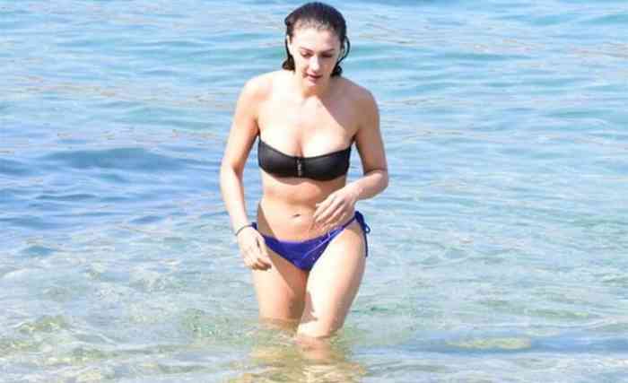 Burcu Ozberk wear bikini in sea beach, Burcu Ozberk height