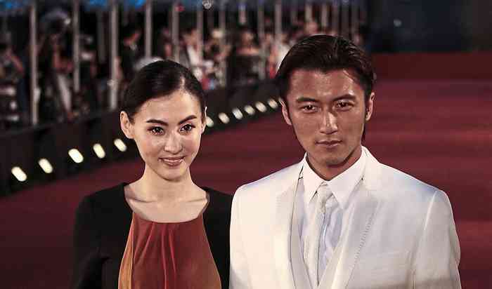 Cecilia Cheung with her husband in red carpet