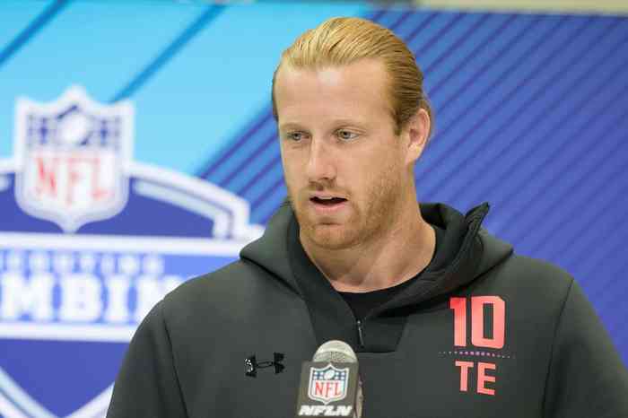 Hayden Hurst Age, Net Worth, Height, Affair, Career, Family, Bio, and More