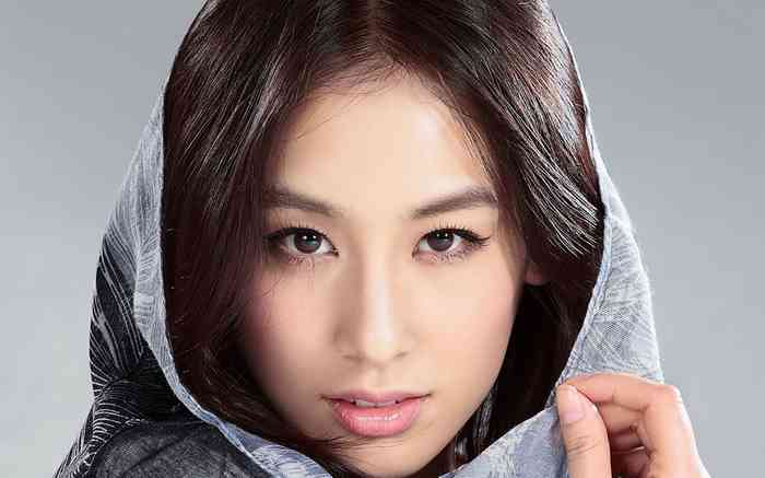 Huang Shengyi Age, Bio, Career, Net Worth, Husband, Height, and More