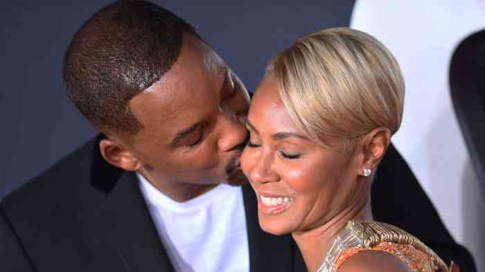Will Smith kisses her wife, Will Smith net worth