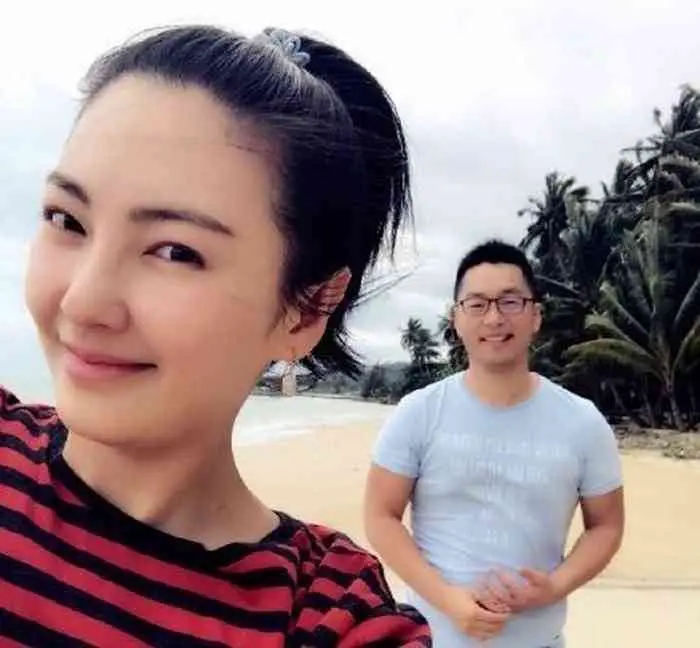Zhang Yuqi with her husband