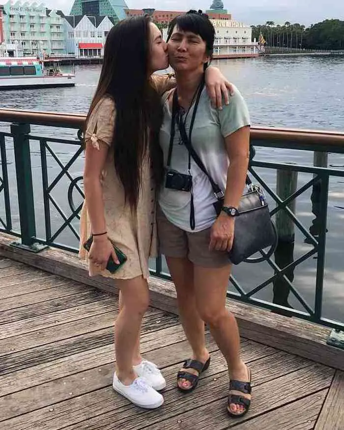 Haley Pham kisses her mother, Haley Pham net worth