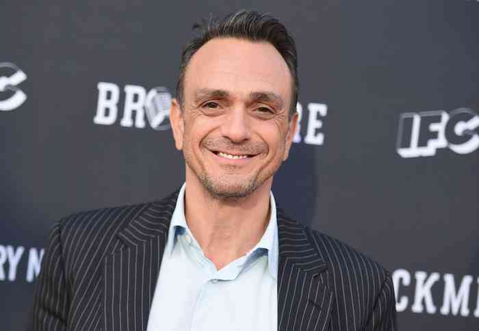 Hank Azaria Bio, Height, Weight, Net Worth, Relation, Family, and more