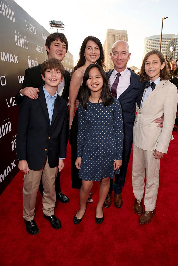 Jeff Bezos with his family, Jeff Bezos children