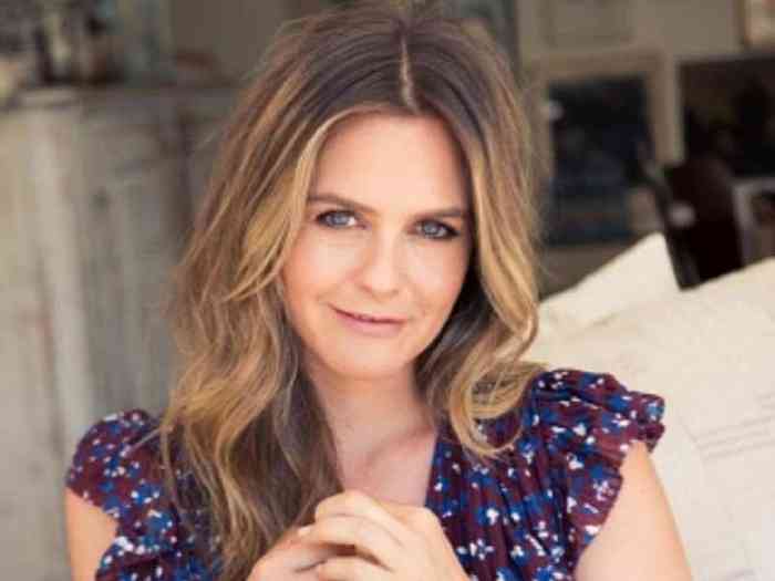 Alicia Silverstone Height, Age, Net Worth, Affair, Family and More