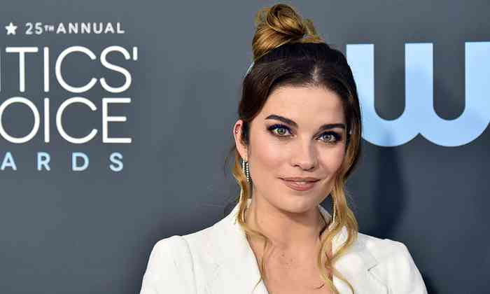 Annie Murphy Net Worth, Height, Age, Affair, Bio, And More