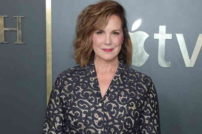 Elizabeth Perkins Net Worth, Age, Height, Affair, Carrer, and More