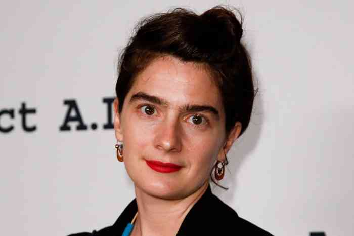 Gaby Hoffmann Height, Age, Net Worth, Affair, Bio, and More