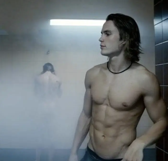 Taylor Kitsch shows his body