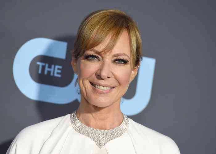 Allison Janney Height, Age, Net Worth, Affair, Career, and More