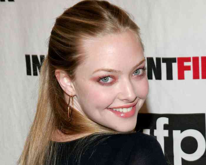 Amanda Seyfried Net Worth, Height, Age, Affair, Family, and More