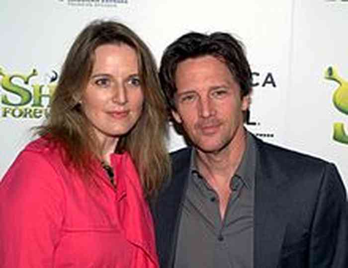 Andrew McCarthy wife