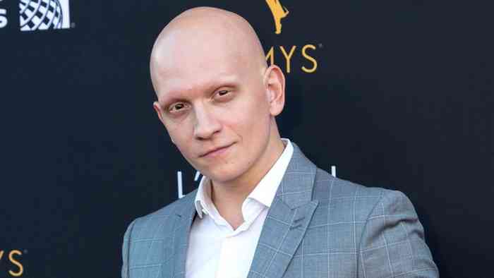 Anthony Carrigan Age, Height, Net Worth, Affair, Career, and More