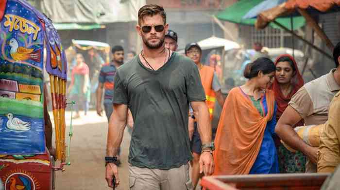 Chris Hemsworth Height, Net Worth, Age, Family, Affair, and More