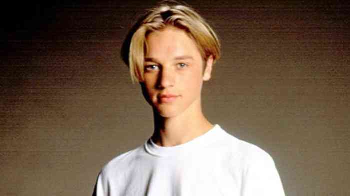 Devon Sawa Net Worth, Height, Age, Family, Affair, and More