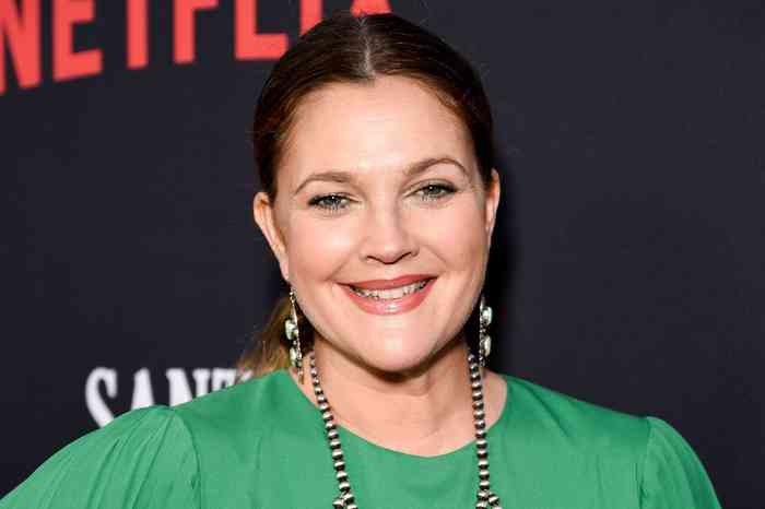 Drew Barrymore Net Worth, Age, Height, Affair, Career, and More