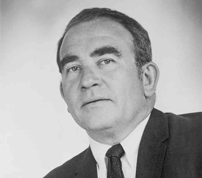 Ed Asner Affair, Height, Net Worth, Age, Career, and More