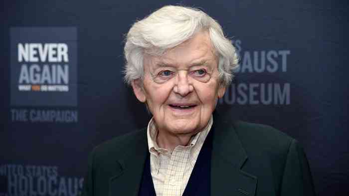 Hal Holbrook Height, Age, Net Worth, Affair, Career, and More