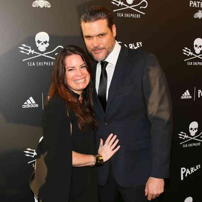 Holly Marie Combs husband