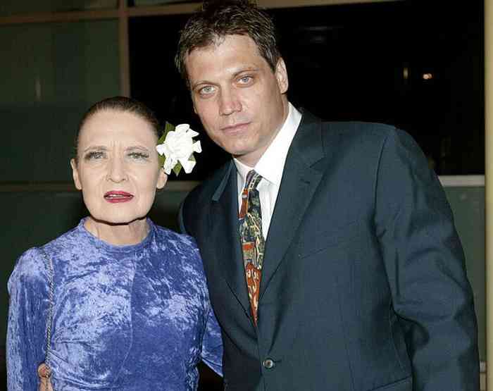 Holt McCallany wife