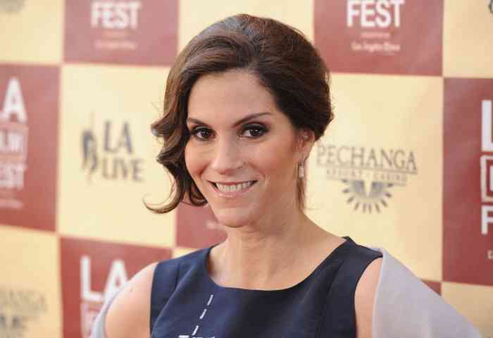 Jami Gertz Affair, Height, Net Worth, Age, Career, and More
