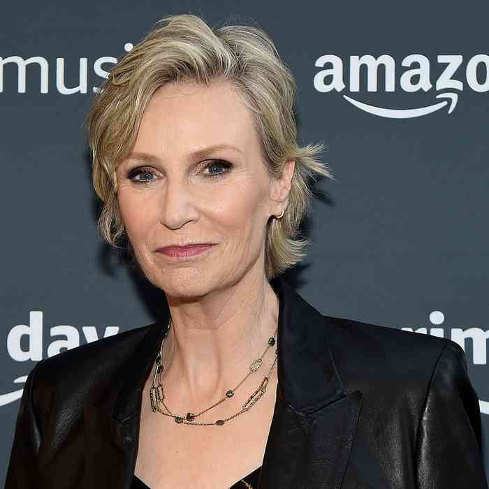 Jane Lynch Net Worth, Height, Age, Affair, Career, and More