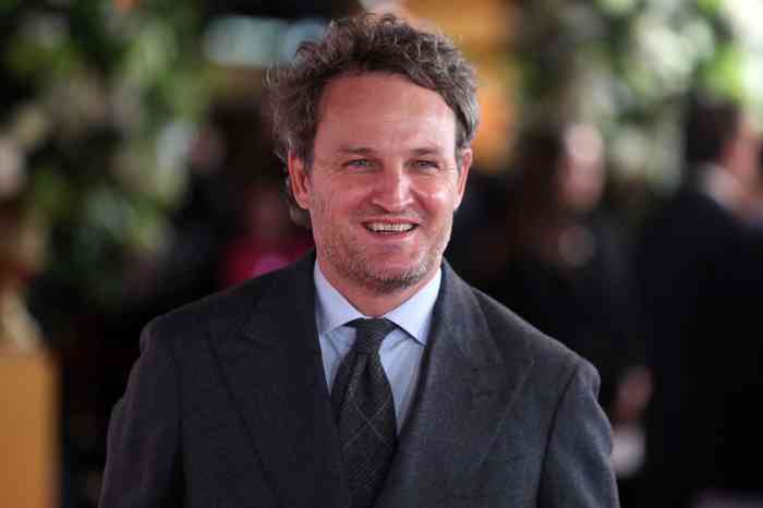Jason Clarke’s Net Worth, Height, Age, Affairs, Career, and More