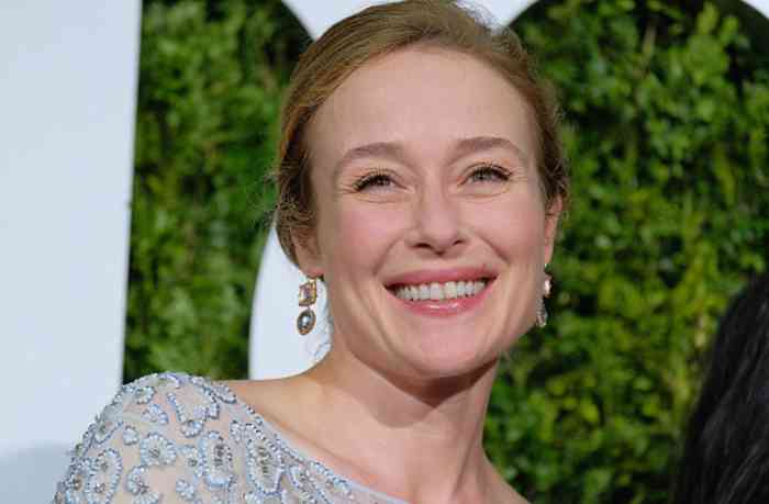 Jennifer Ehle Affair, Height, Net Worth, Age, Career, and More