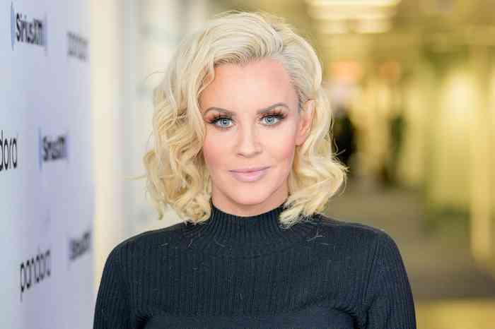 Jenny McCarthy Height, Age, Net Worth, Affair, Career, and More