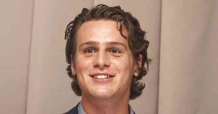 Jonathan Groff Net Worth, Height, Age, Family, Career, and More
