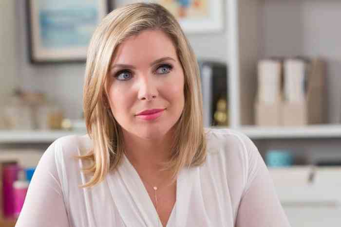 June Diane Raphael Age, Height, Net Worth, Affair, Bio, And More