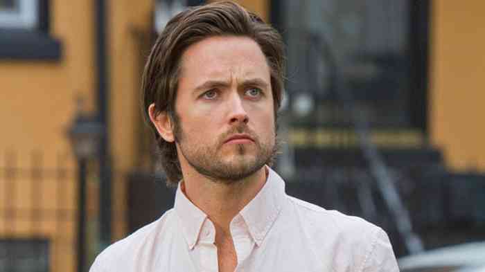 Justin Chatwin Net Worth, Height, Age, Family, Career, and More
