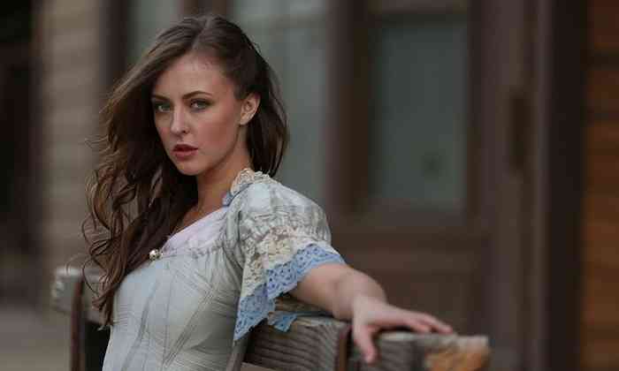 Katharine Isabelle Age, Height, Net Worth, Affair, Career, and More