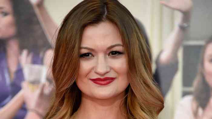 Leah McKendrick Net Worth, Height, Age, Affair, Career, and More
