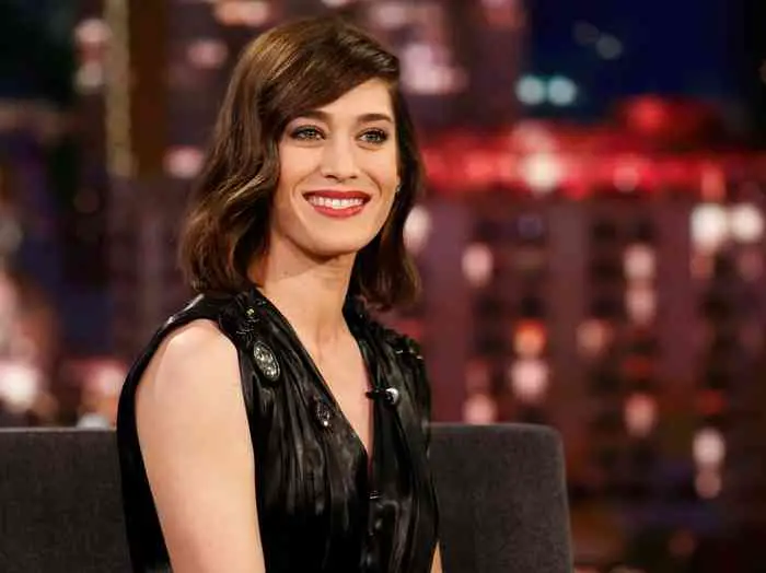 Lizzy Caplan Net Worth, Height, Age, Affair, Bio, and More