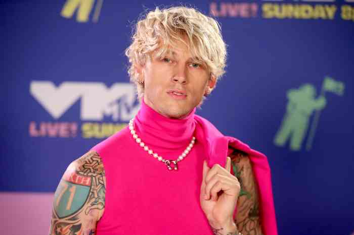 Machine Gun Kelly Age, Height, Net Worth, Affair, Career, and More
