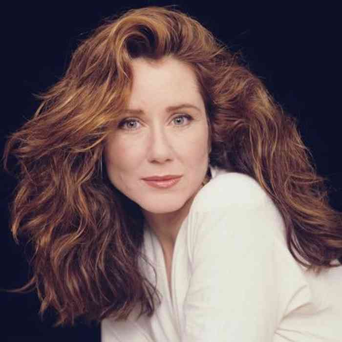 Mary McDonnell Height, Age, Net Worth, Affairs, Career, and More