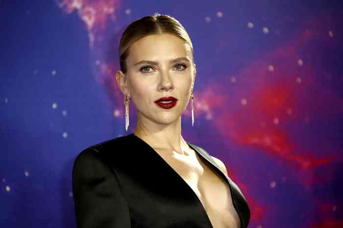 Scarlett Johansson Height, Net Worth, Age, Family, Affair, and More