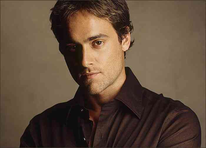 Stuart Townsend Age, Net Worth, Height, Affair, Career, and More