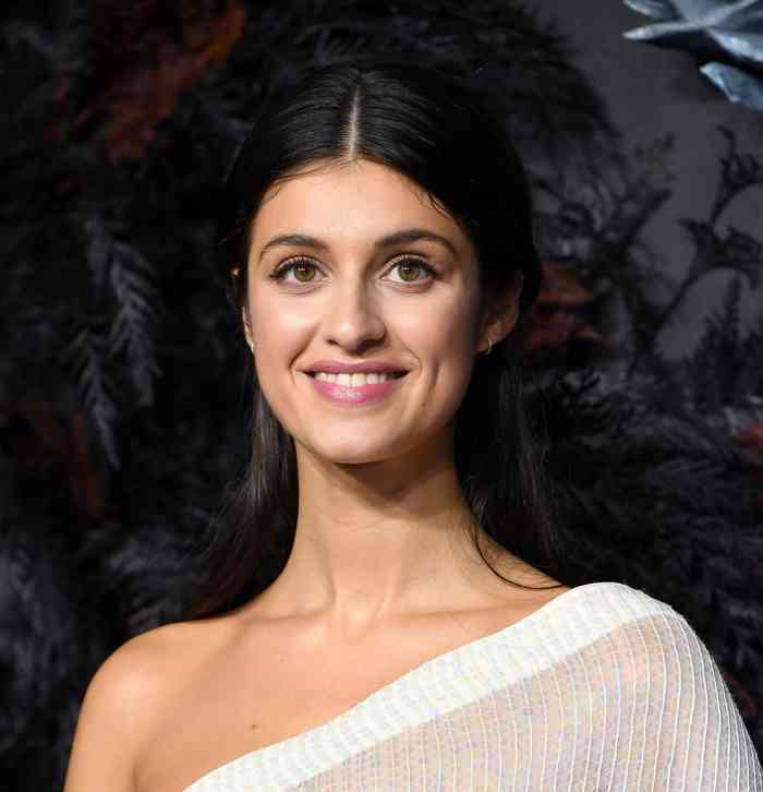 Anya Chalotra Net Worth, Height, Age, Affair, Career, and More
