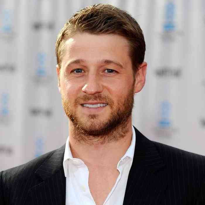 Ben McKenzie Age, Net Worth, Height, Affair, Career, and More