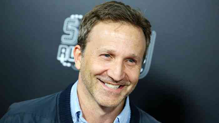 Breckin Meyer Affair, Height, Net Worth, Age, Career, and More