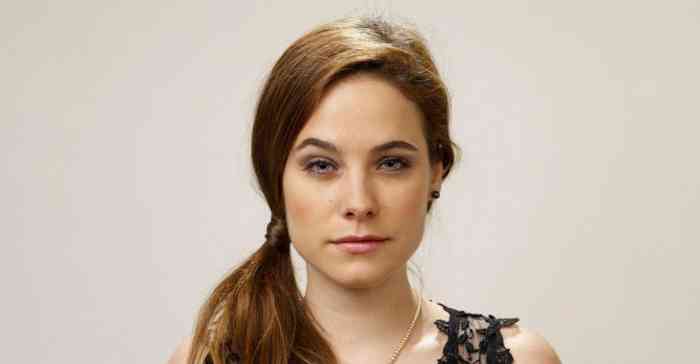 Caroline Dhavernas Affair, Height, Net Worth, Age, Career, and More
