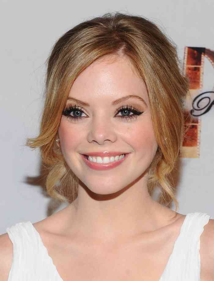 Dreama Walker Height, Age, Net Worth, Affair, Career, and More