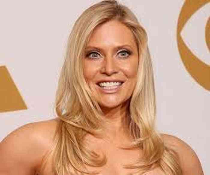 Emily Procter Height, Age, Net Worth, Affair, Career, and More