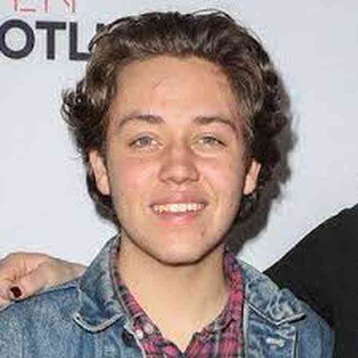 Ethan Cutkosky Age, Net Worth, Height, Affair, Career, and More