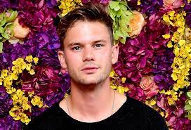 Jeremy Irvine Photos